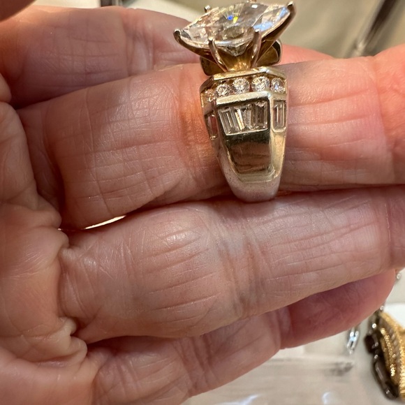 🌻Sophisticated Silver Ring with Marquise Diamond and Geometric Design - Picture 5 of 7